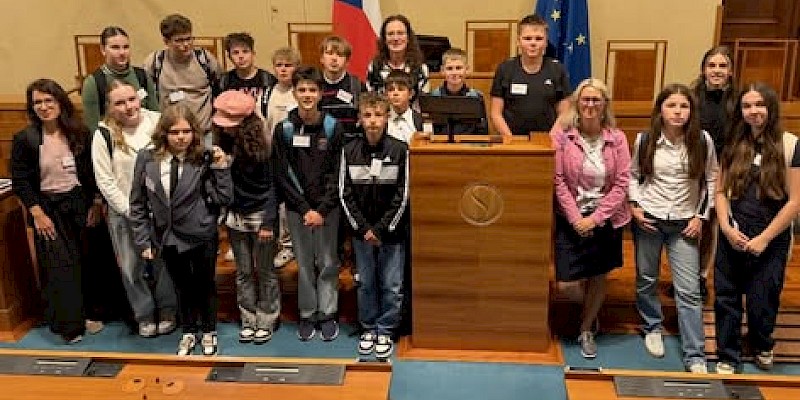 úspěchy SLK Žáci studentského parlamentu ZŠ Skálova v&nbsp;Senátu